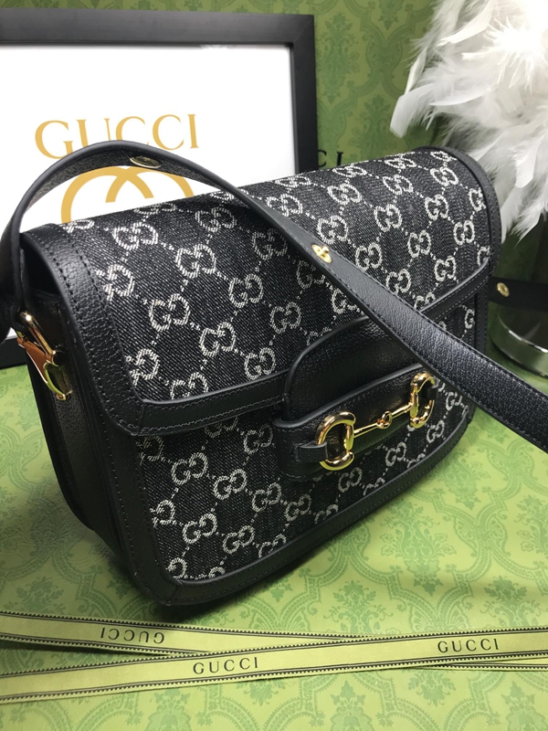 激安グッチバッグコピー着用イメージ